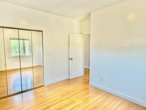 21moss-bedroom1a