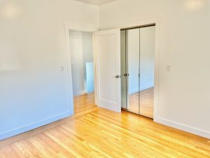 21moss-bedroom2a