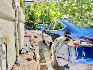 21moss-solar-power-charge-tesla