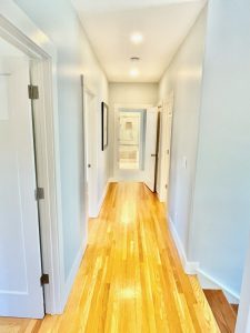 21moss-upstairshall1